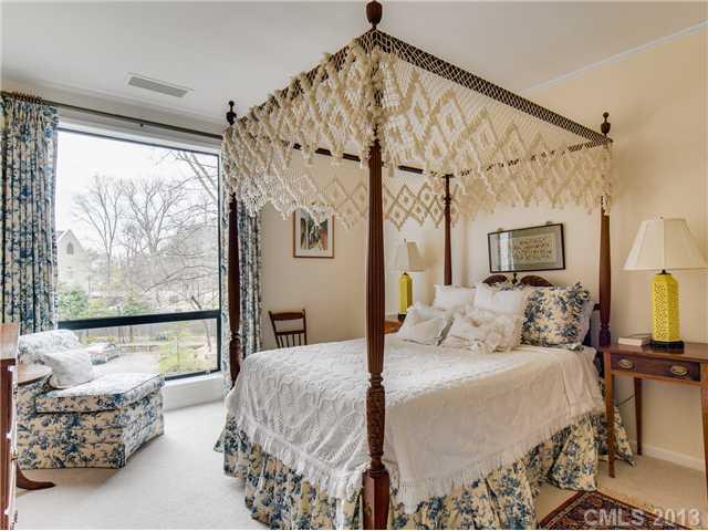 820 Cherokee Road, Unit J2 Charlotte, NC 28207 - Photo 10 of 14 Gallery Image 10