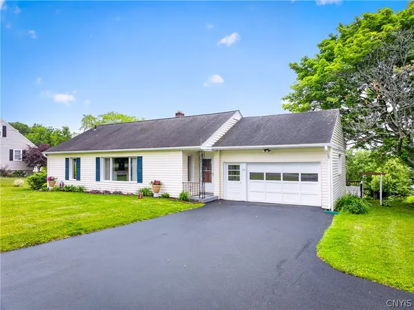 $285,000 | 514 Higby Road, New Hartford, NY 13413