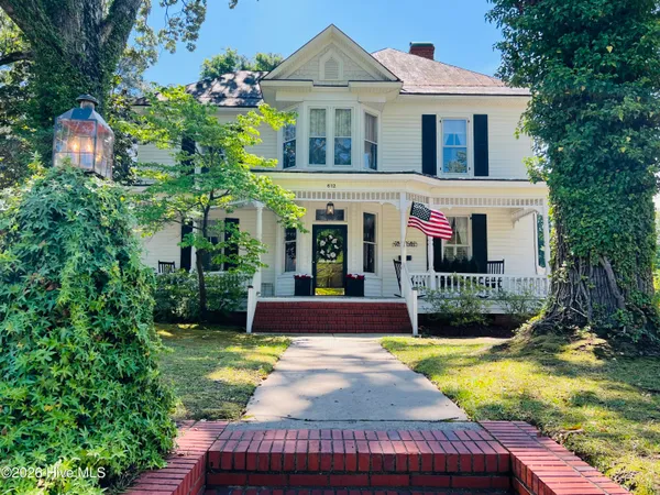 $520,000 | 612 College Street, Clinton, NC 28328