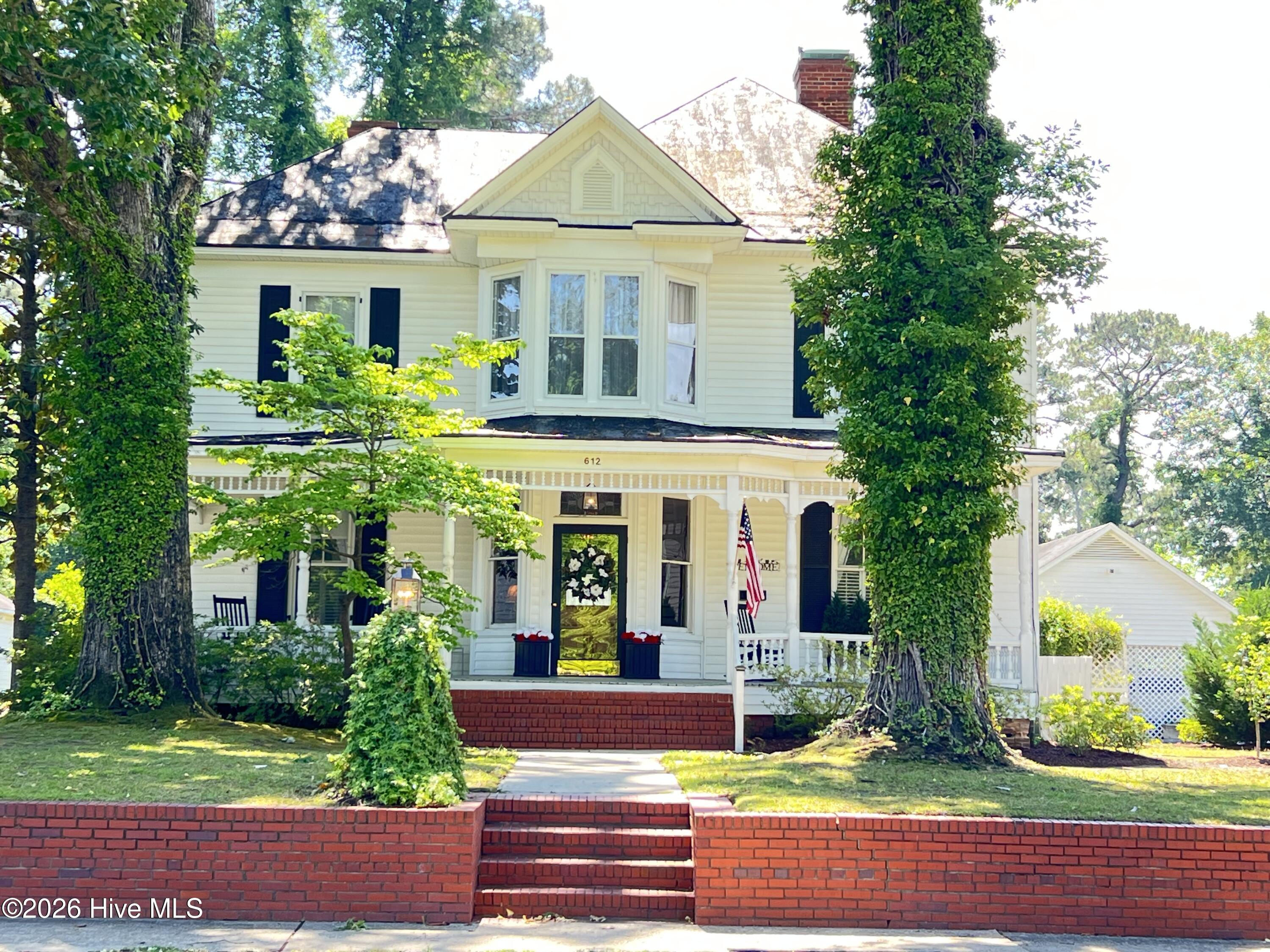 612 College Street Clinton, NC 28328 - Photo 2 of 57 IMG_0873