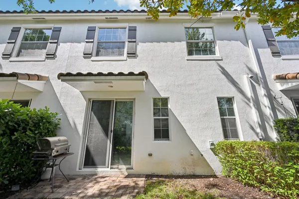 $439,000 | 482 Graham Place, Boynton Beach, FL 33435