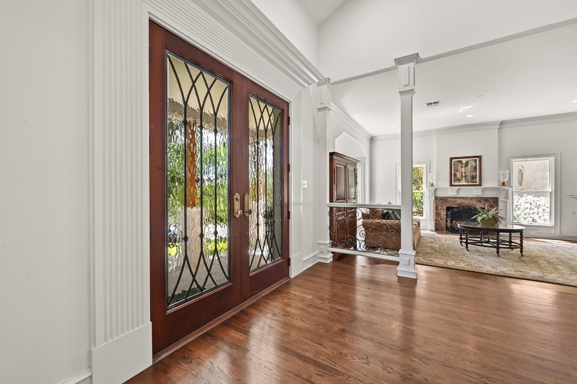 4207 Bennedict Lane Austin, TX 78746 - Photo 3 of 27 a view of a livingroom with furniture and hardwood floor