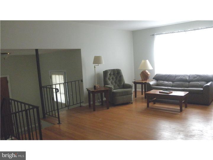 2425 Yellowstone Road Cinnaminson, NJ 08077 - Photo 2 of 18 Living Room
