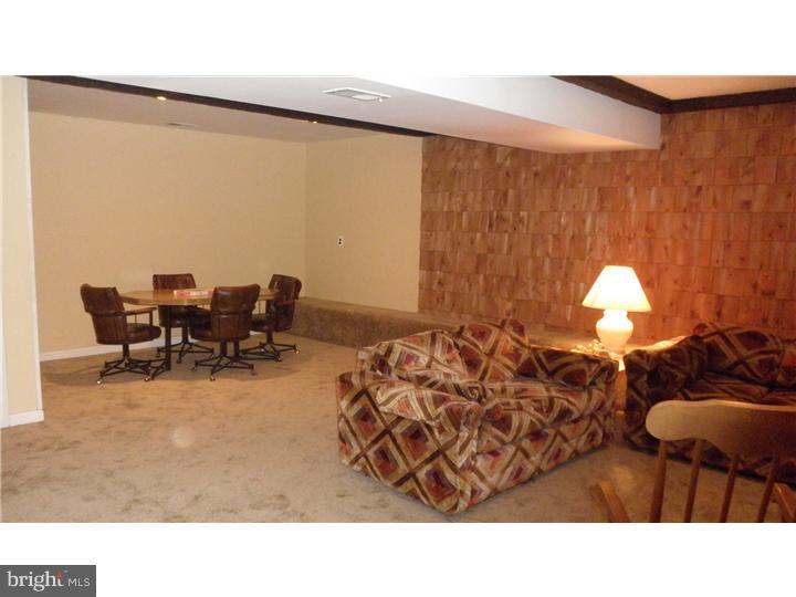 2425 Yellowstone Road Cinnaminson, NJ 08077 - Photo 13 of 18 Family Room