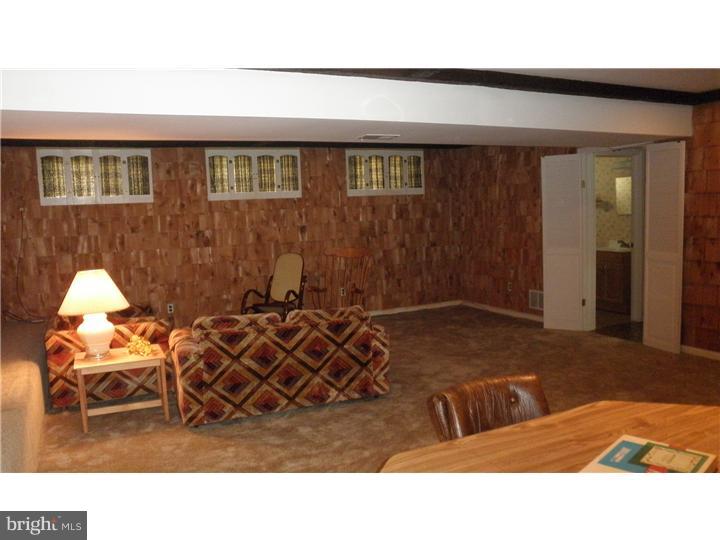2425 Yellowstone Road Cinnaminson, NJ 08077 - Photo 14 of 18 Family Room