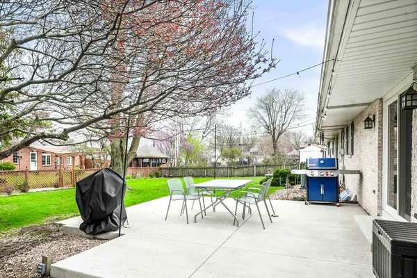 $379,500 | 104 Ruth Road, Bloomington, IL 61701