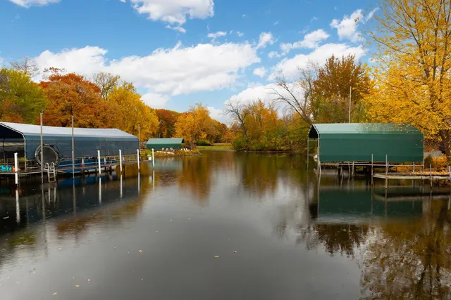 $930,000 | 50 Willow Wood Drive, Excelsior, MN 55331