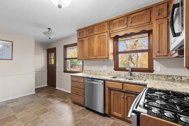 $997,700 | 50 Willow Wood Drive, Tonka Bay, MN 55331