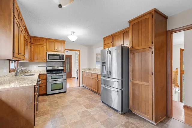 $997,700 | 50 Willow Wood Drive, Tonka Bay, MN 55331