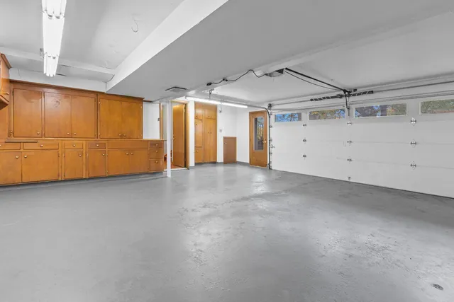 $997,700 | 50 Willow Wood Drive, Tonka Bay, MN 55331