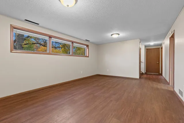 $997,700 | 50 Willow Wood Drive, Tonka Bay, MN 55331