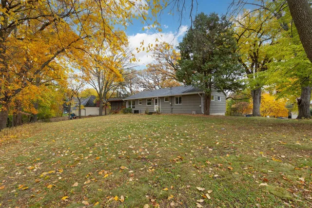 $997,700 | 50 Willow Wood Drive, Tonka Bay, MN 55331