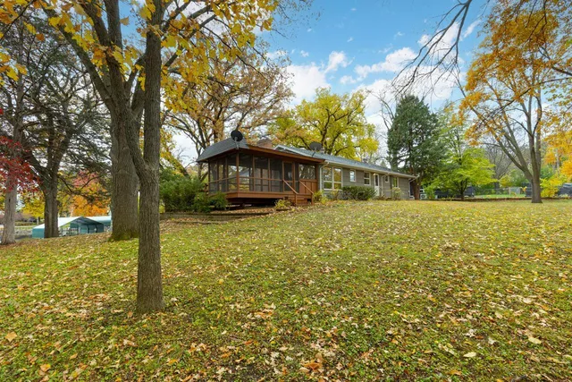 $997,700 | 50 Willow Wood Drive, Tonka Bay, MN 55331