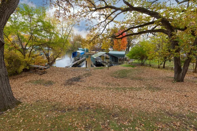 $997,700 | 50 Willow Wood Drive, Tonka Bay, MN 55331