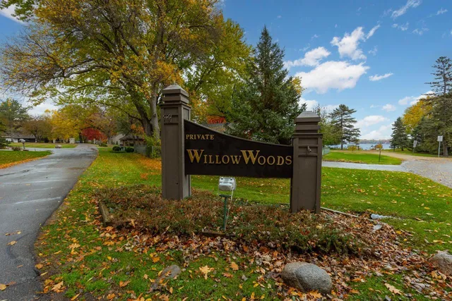 $997,700 | 50 Willow Wood Drive, Tonka Bay, MN 55331