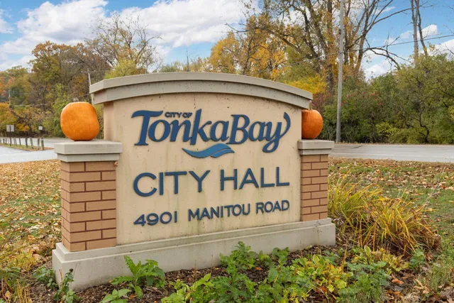 $997,700 | 50 Willow Wood Drive, Tonka Bay, MN 55331