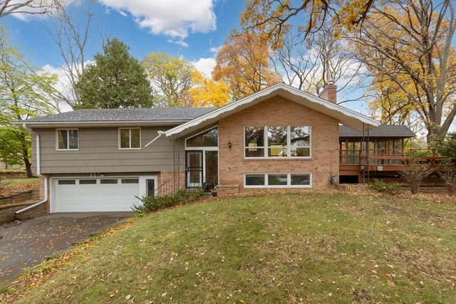 $997,700 | 50 Willow Wood Drive, Tonka Bay, MN 55331