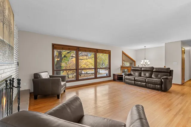 $997,700 | 50 Willow Wood Drive, Tonka Bay, MN 55331