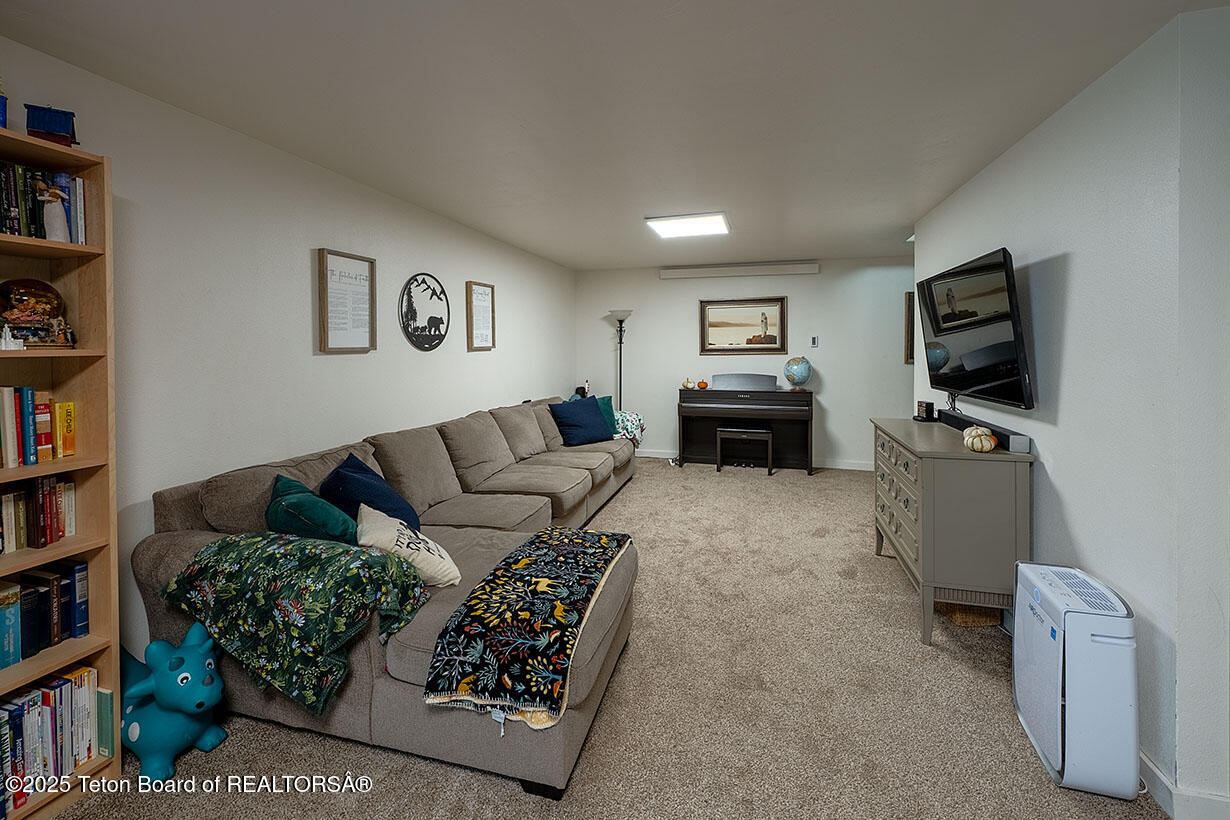 189 East Street Star Valley Ranch, WY 83127 - Photo 16 of 27 Tyler int 7491