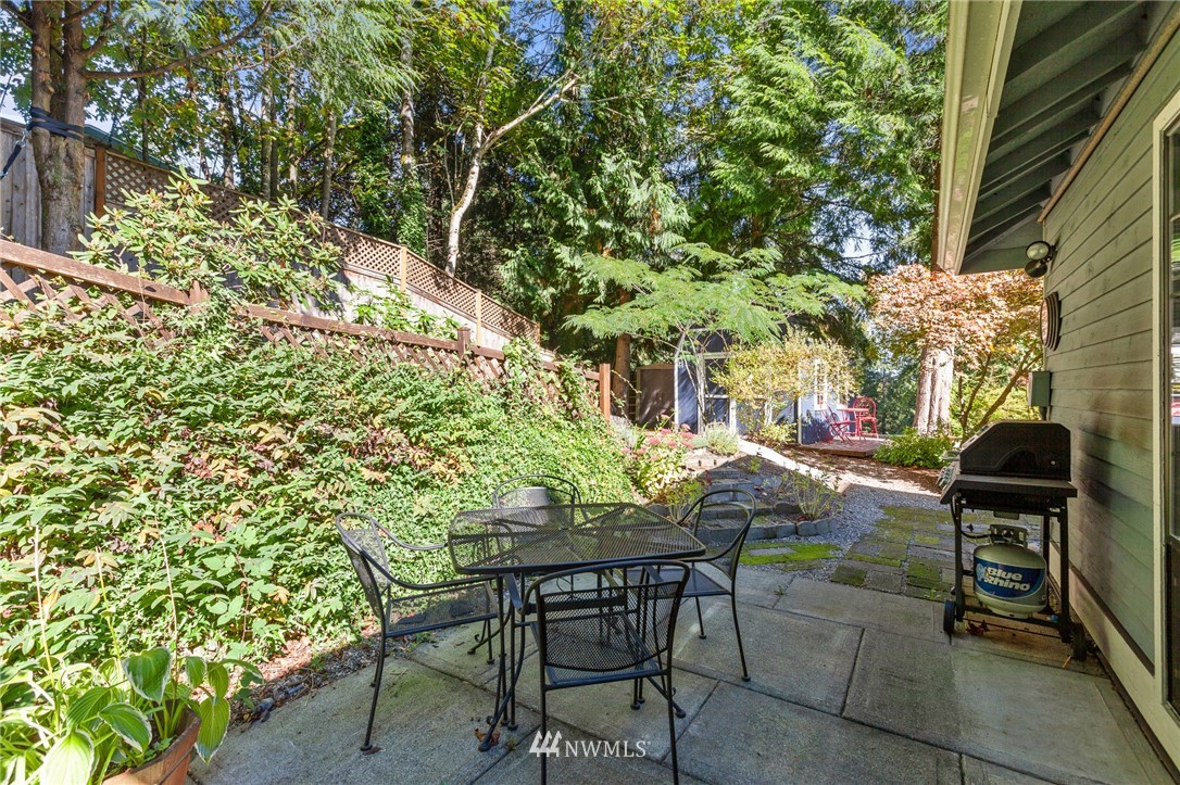 21814 4th Avenue Southeast Bothell, WA 98021 - Photo 25 of 25 a yard with table and a chairs