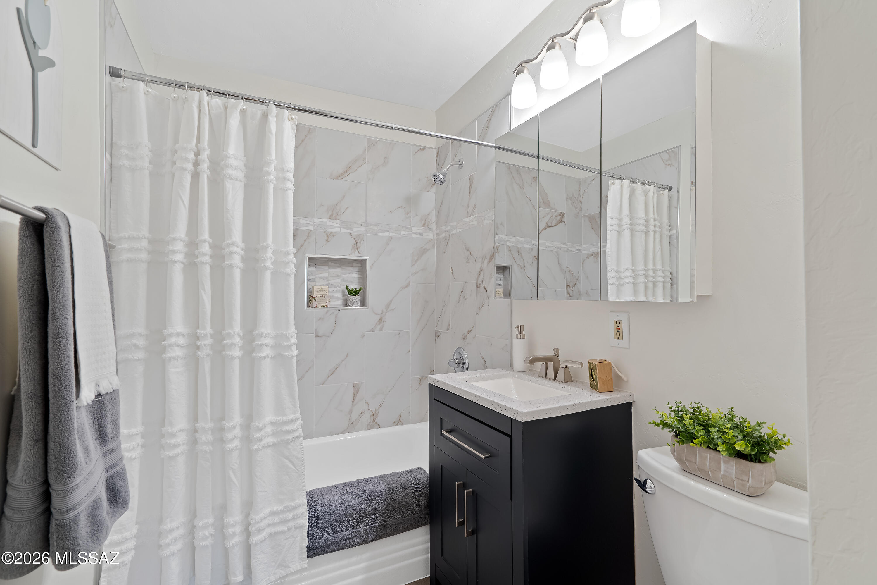 3150 East Presidio Road Tucson, AZ 85716 - Photo 9 of 33 Beautifully updated hall bathroom with newly tiled bathtub & new vanity.