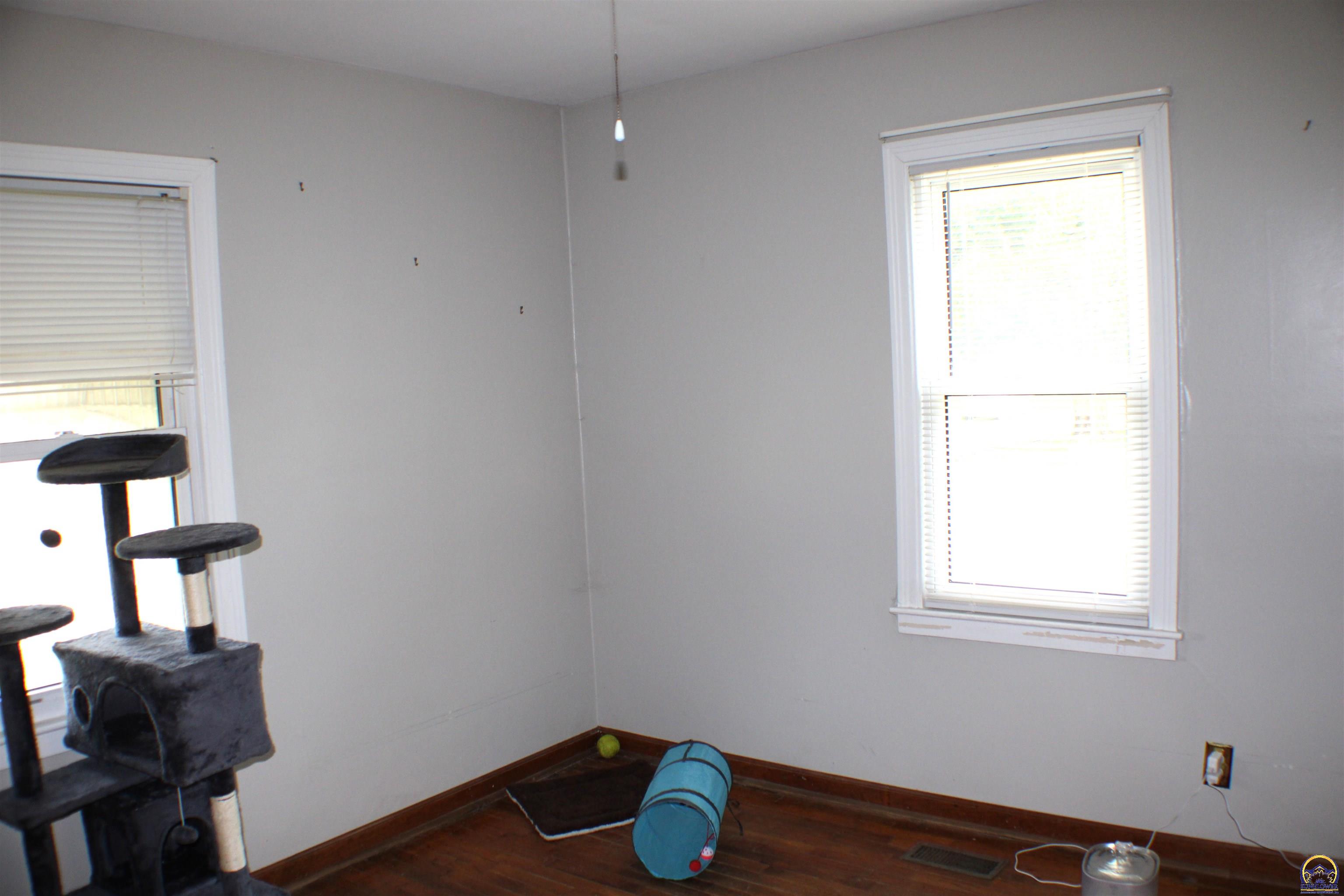 1014 Southeast 21st Street Topeka, KS 66607 - Photo 15 of 25