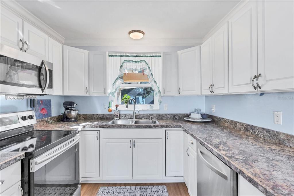 2745 Arrowhead Road Venice, FL 34293 - Photo 9 of 57