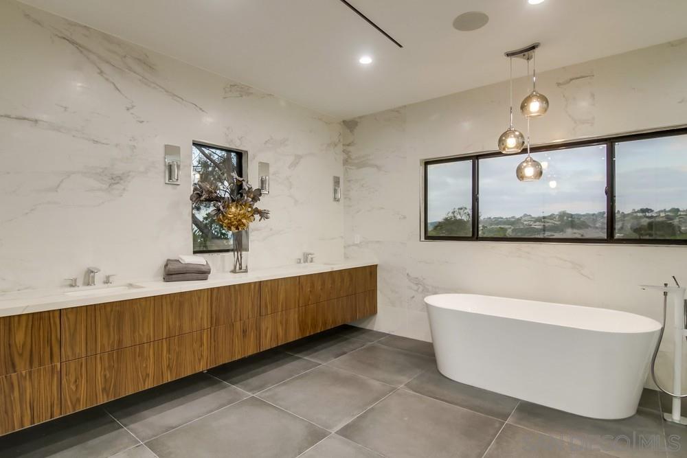 2695 Hidden Valley Road La Jolla, CA 92037 - Photo 18 of 25