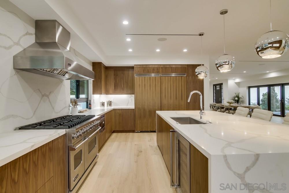 2695 Hidden Valley Road La Jolla, CA 92037 - Photo 10 of 25