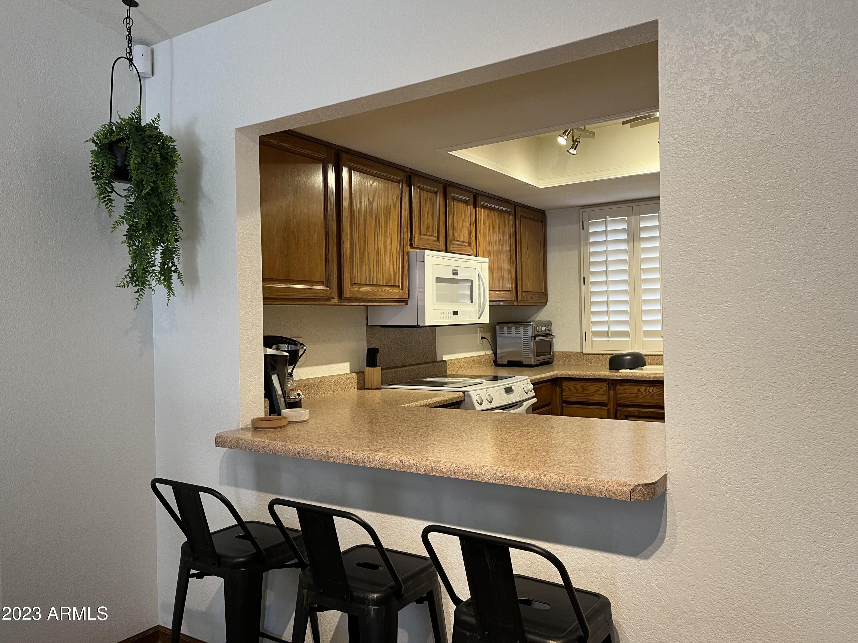 1360 East Brown Road, Unit 30 Mesa, AZ 85203 - Photo 4 of 37 Breakfast bar