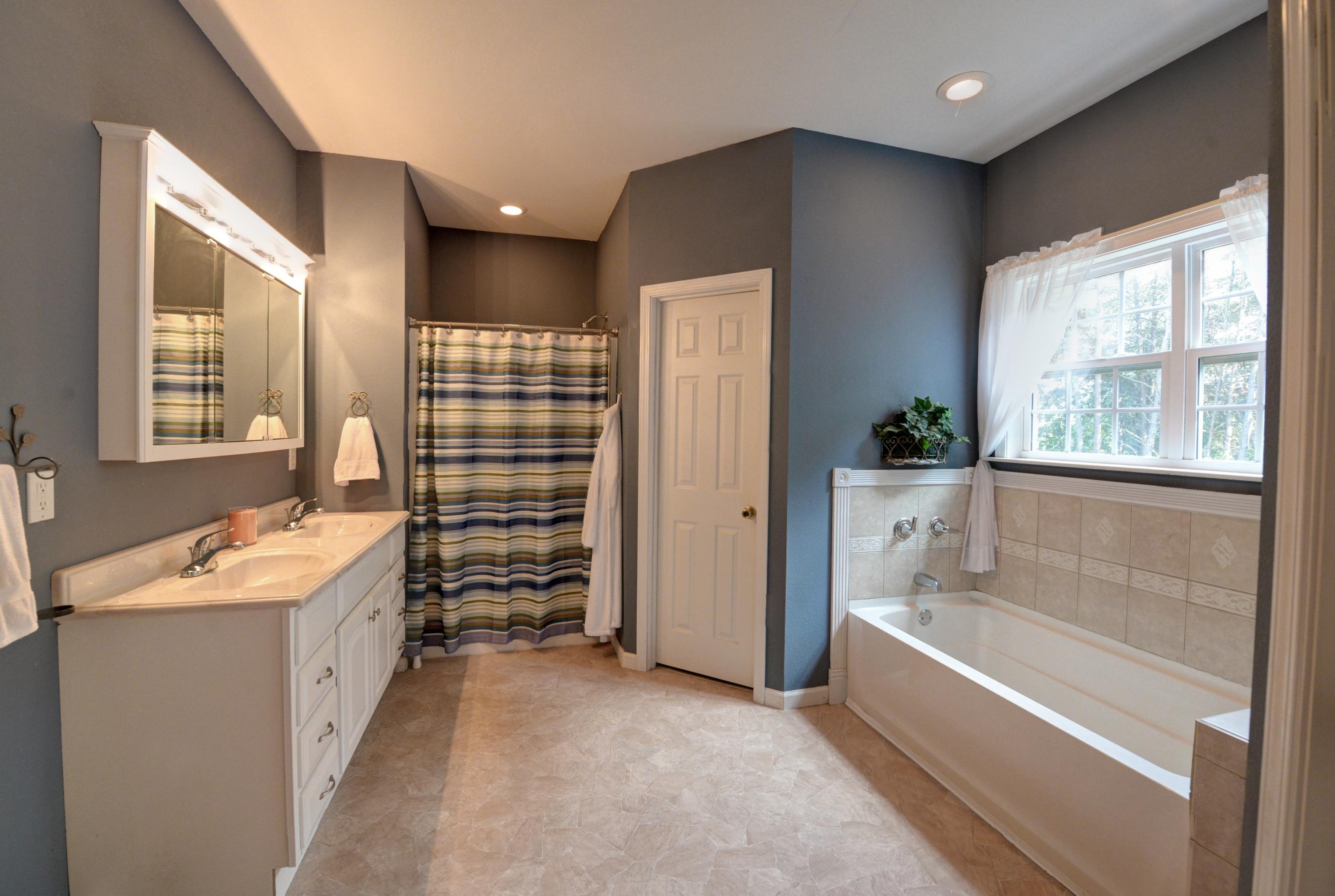 4966 Blythes Ferry Road Dayton, TN 37321 - Photo 38 of 43 29 4966 Blythe Ferry Road Master Bath 3