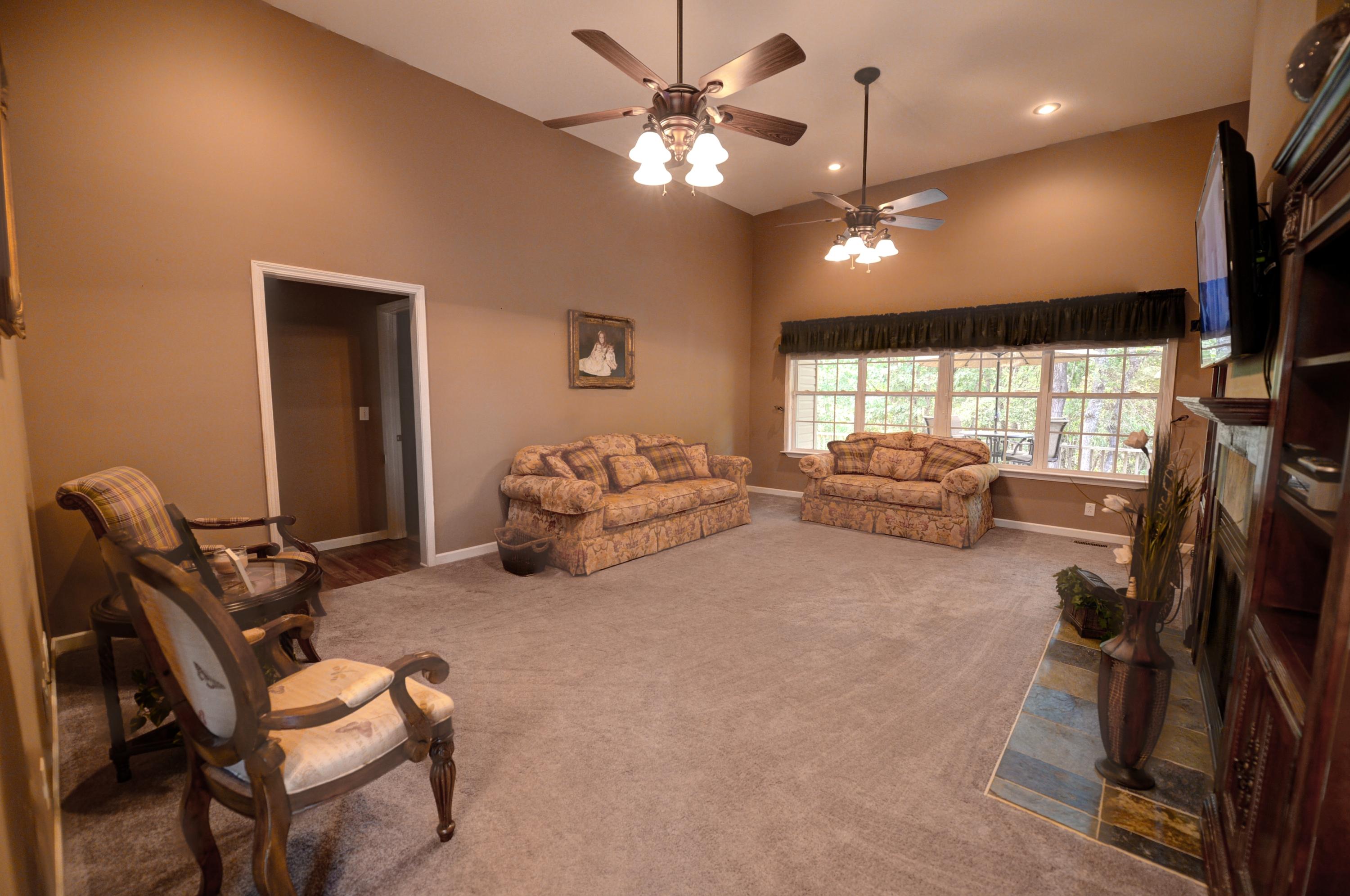 4966 Blythes Ferry Road Dayton, TN 37321 - Photo 9 of 43 4 4966 Blythe Ferry Living Room
