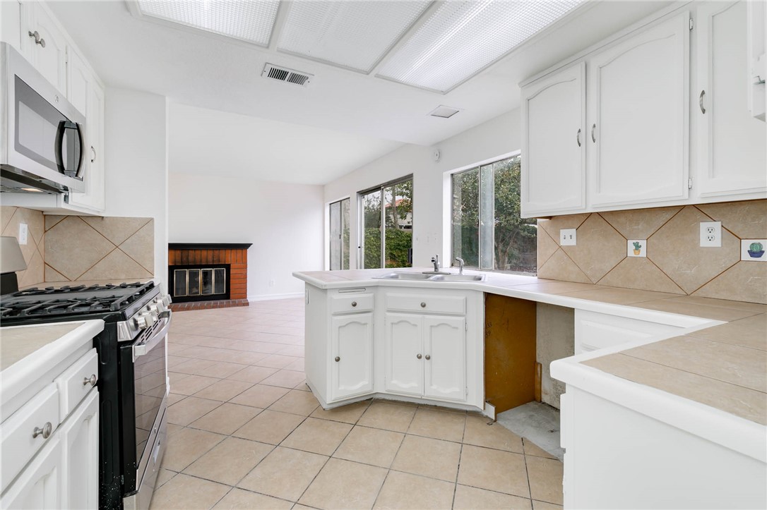 1188 West Van Koevering Street Rialto, CA 92376 - Photo 9 of 38