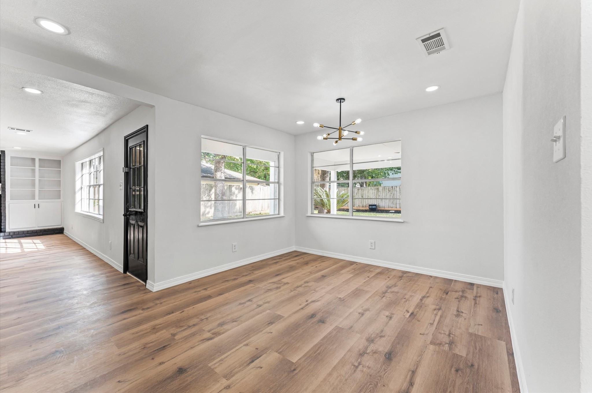 1123 Suwanee Lane Houston, TX 77090 - Photo 11 of 39 a view of an empty room and window