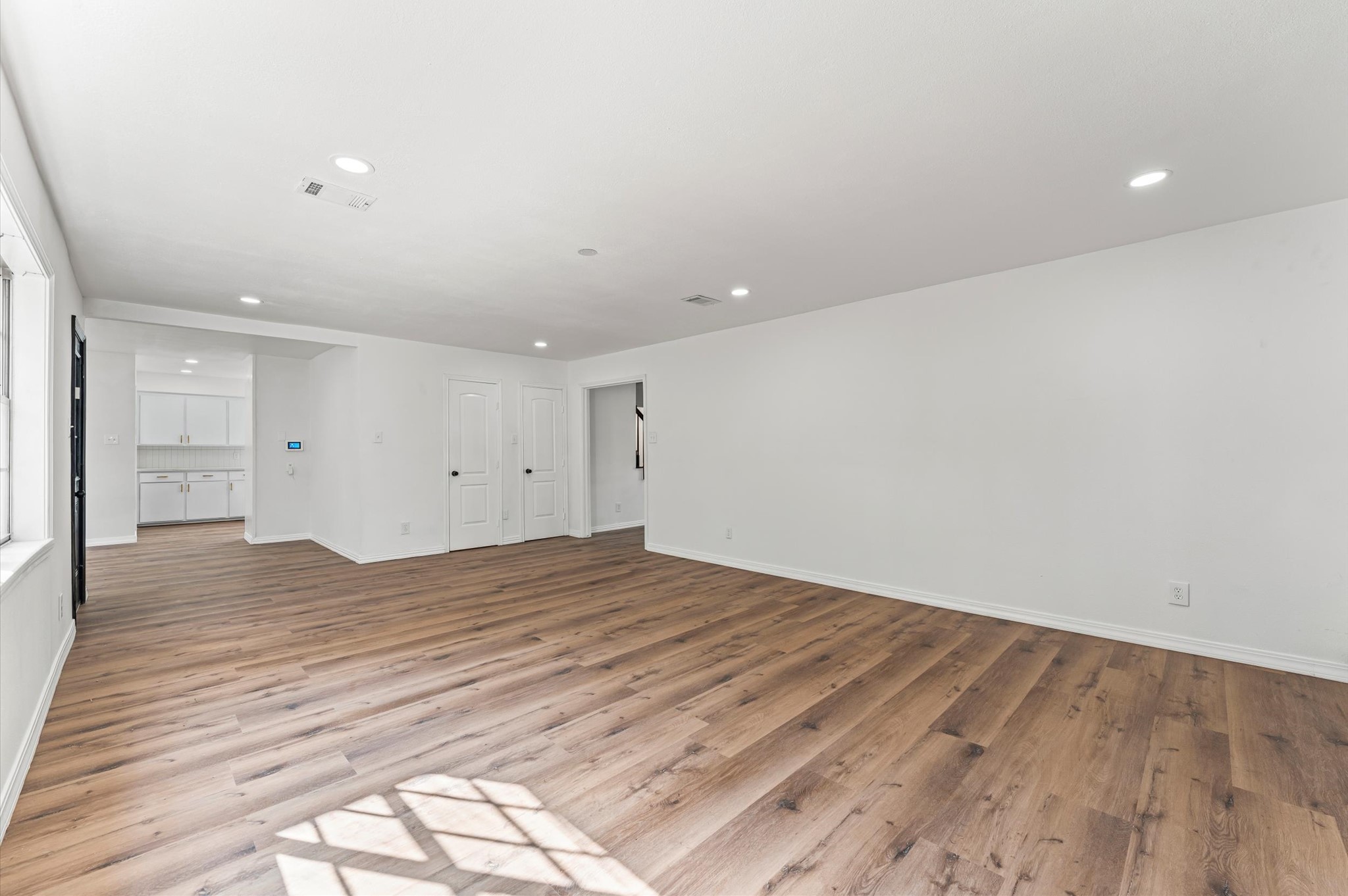 1123 Suwanee Lane Houston, TX 77090 - Photo 14 of 39 an empty room with an entryway