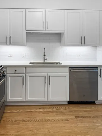 $375,000 | 25 East Superior Street, Unit 902, Chicago, IL 60611