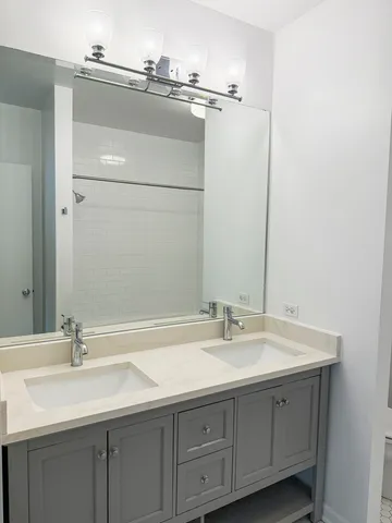 $375,000 | 25 East Superior Street, Unit 902, Chicago, IL 60611