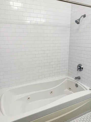 $375,000 | 25 East Superior Street, Unit 902, Chicago, IL 60611