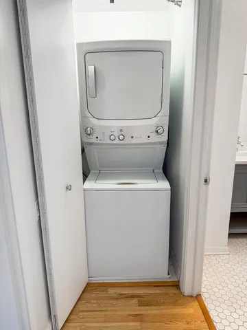 $375,000 | 25 East Superior Street, Unit 902, Chicago, IL 60611