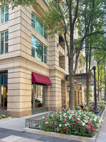 $375,000 | 25 East Superior Street, Unit 902, Chicago, IL 60611