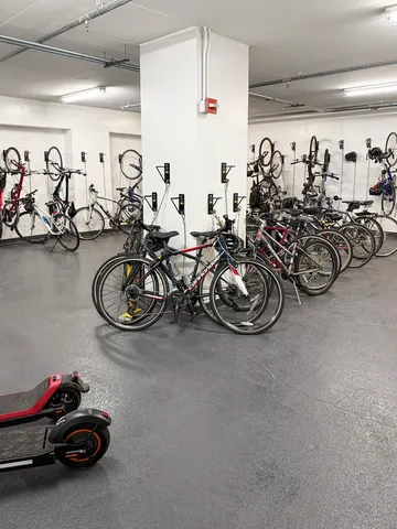 $375,000 | 25 East Superior Street, Unit 902, Chicago, IL 60611