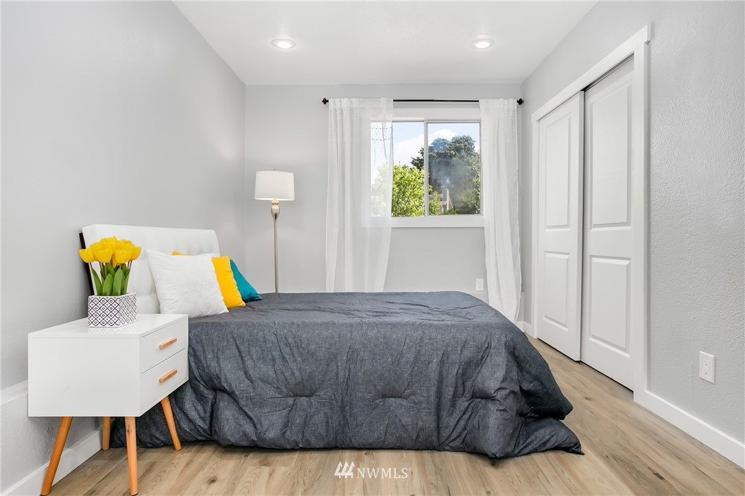 18809 111th Place Southeast Renton, WA 98055 - Photo 14 of 19