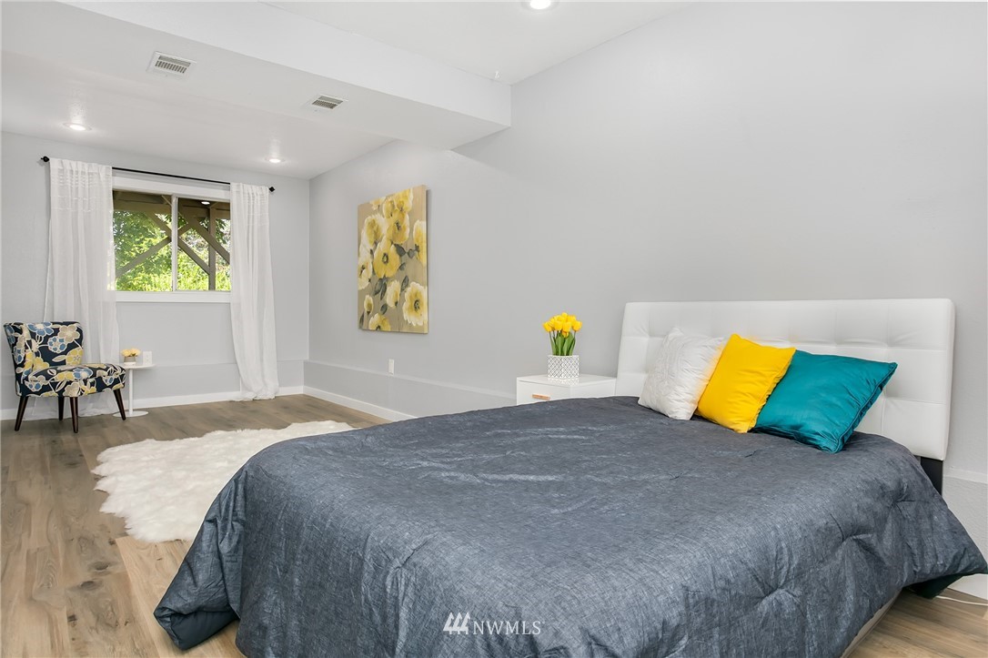 18809 111th Place Southeast Renton, WA 98055 - Photo 15 of 19