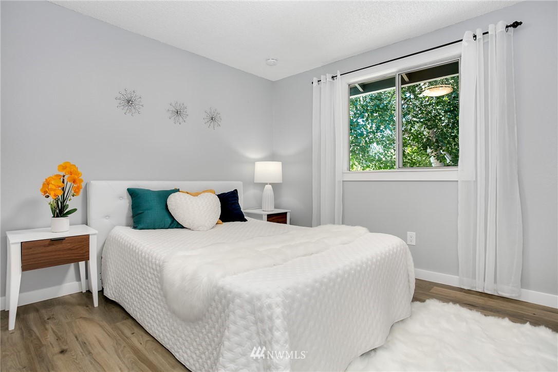 18809 111th Place Southeast Renton, WA 98055 - Photo 8 of 19