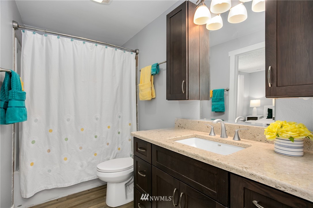 18809 111th Place Southeast Renton, WA 98055 - Photo 10 of 19