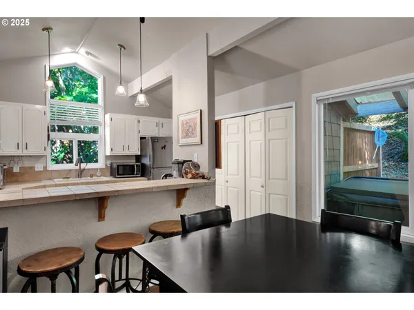 $429,000 | 7025 Glacier Drive, Springfield, OR 97478