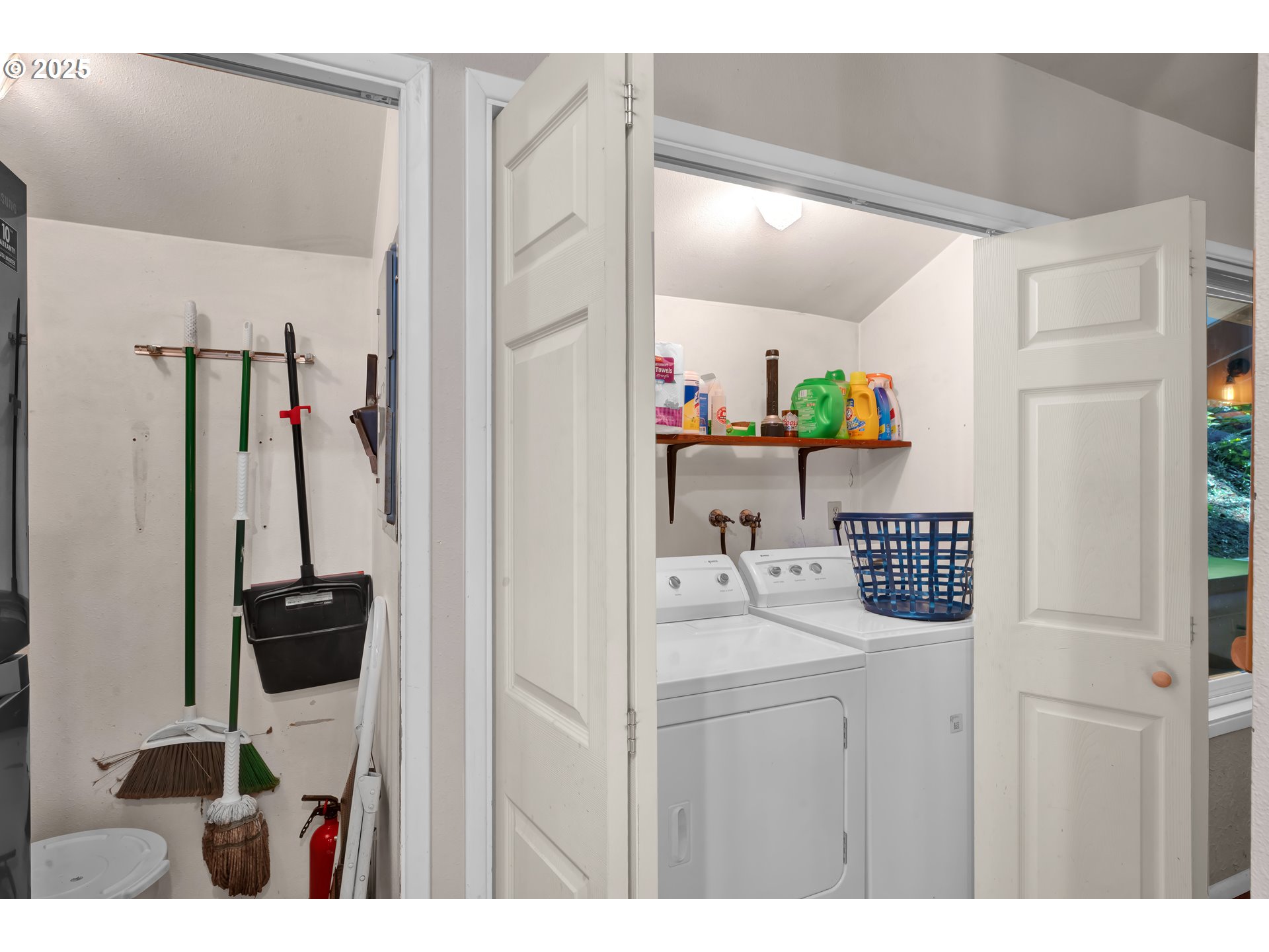 7025 Glacier Drive Springfield, OR 97478 - Photo 14 of 32
