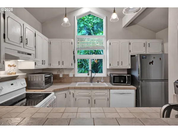 $429,000 | 7025 Glacier Drive, Springfield, OR 97478
