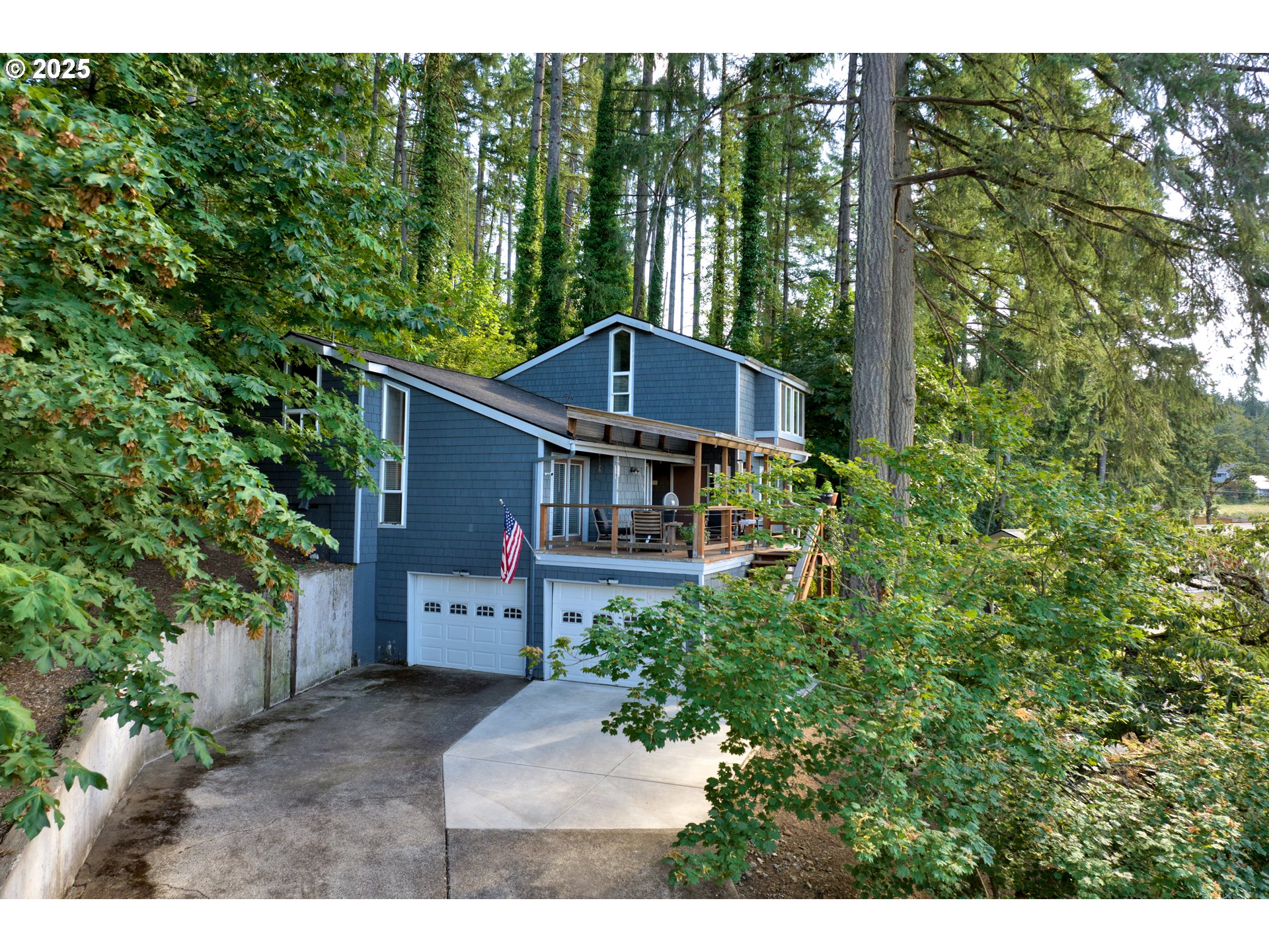 7025 Glacier Drive Springfield, OR 97478 - Photo 2 of 32