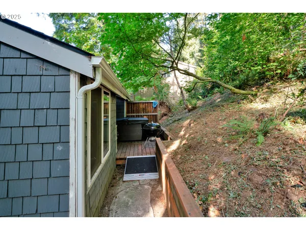 $429,000 | 7025 Glacier Drive, Springfield, OR 97478